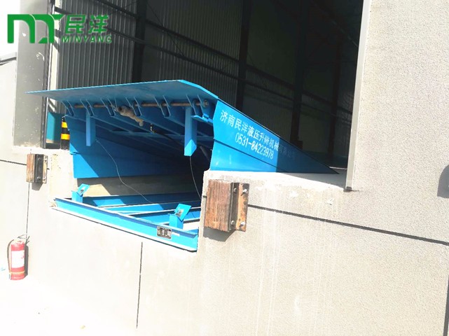 固定式登車橋（高度調節(jié)板）